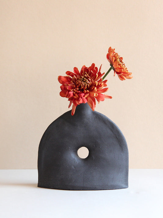 Vase en grès noir